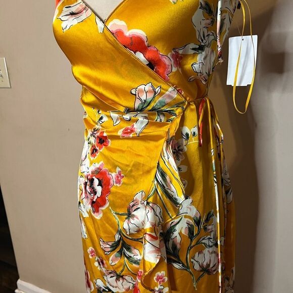 NWOT ASTR The Label Floral Satin Wrap Dress - Picture 3 of 8